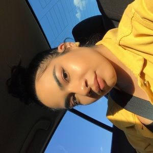 Meet your Posher, Alexis